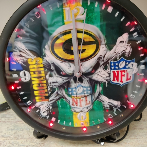 Green Bay Packers clock - Picture 8 of 12